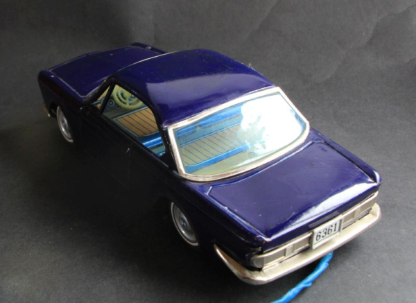 Bandai BMW 2000 CS Coupe 1967 Tinmodel with Batterydrive (8926)